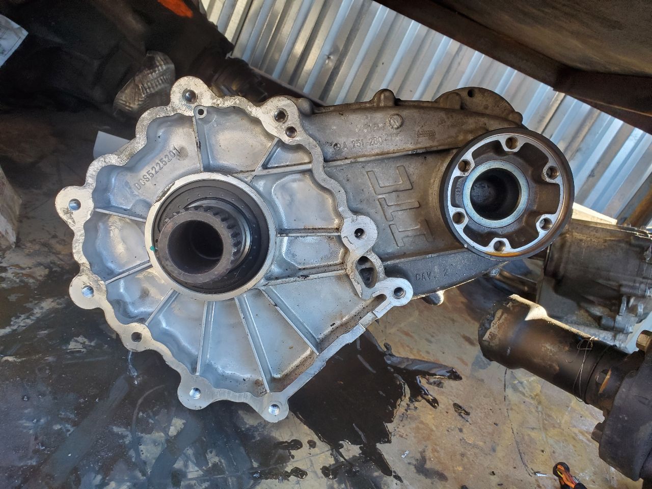 2011 MERCEDES-BENZ R-CLASS 6cyl Diesel Turbo 3.0 TRANSFER CASE ASSY - 411483 — photo 3