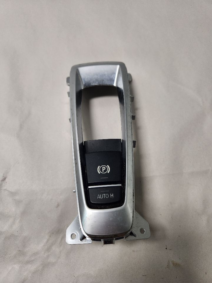 2017 BMW X5 Console, Front - 411890 — photo 1
