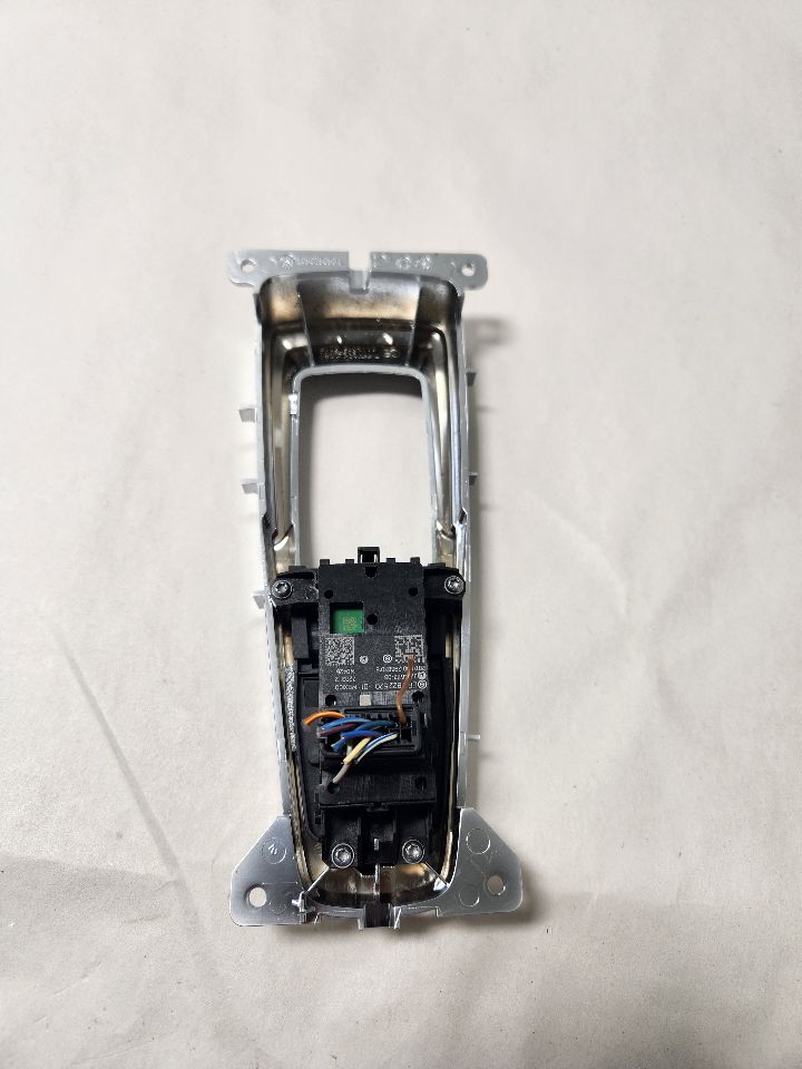 2017 BMW X5 Console, Front - 411890 — photo 3
