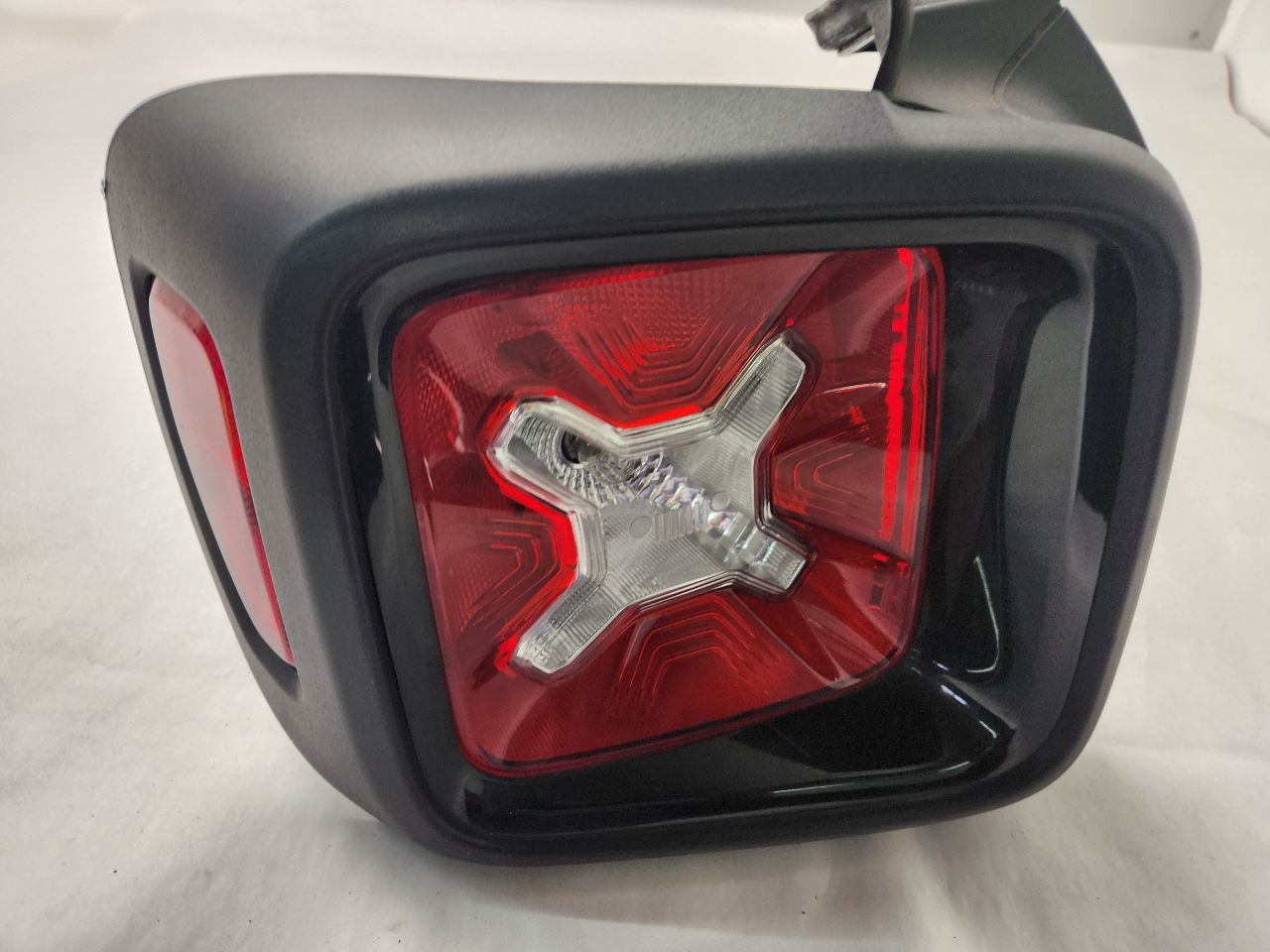 2018 JEEP RENEGADE 2.4L 4cyl Gasoline VVT Left TAIL LAMP - 412741