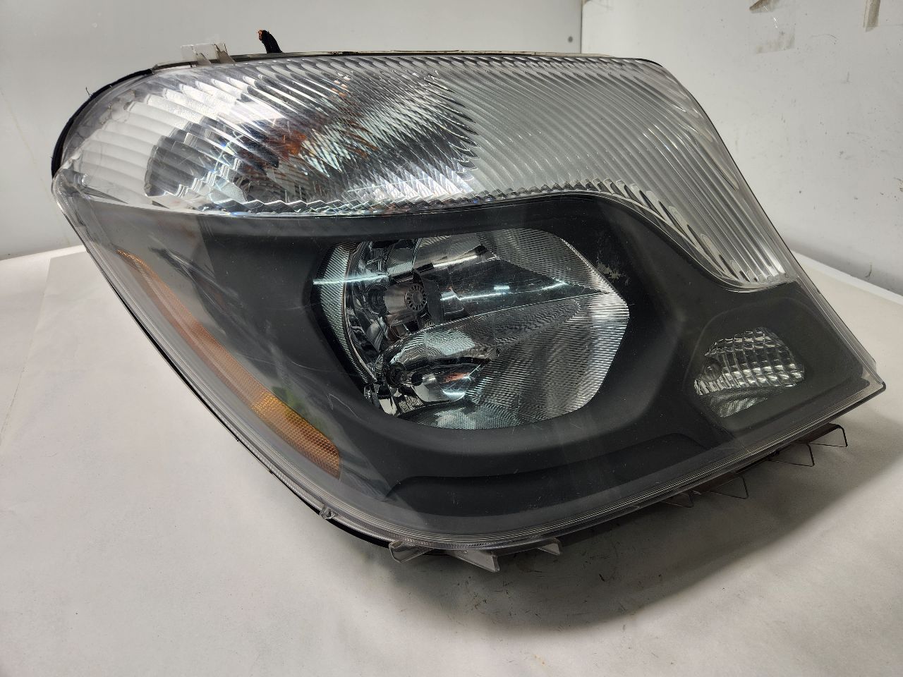 2015 MERCEDES-BENZ SPRINTER 2500 3.0L 6cyl Turbo Diesel Right HEADLAMP ASSEMBLY - 413805