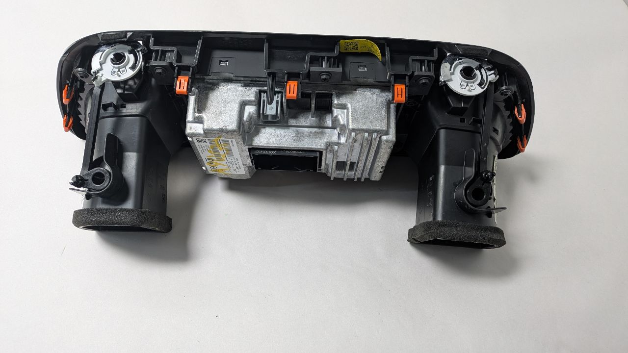 2020 CHRYSLER VOYAGER 3.6L 6cyl VVT Radio Audio - 414083 — photo 3