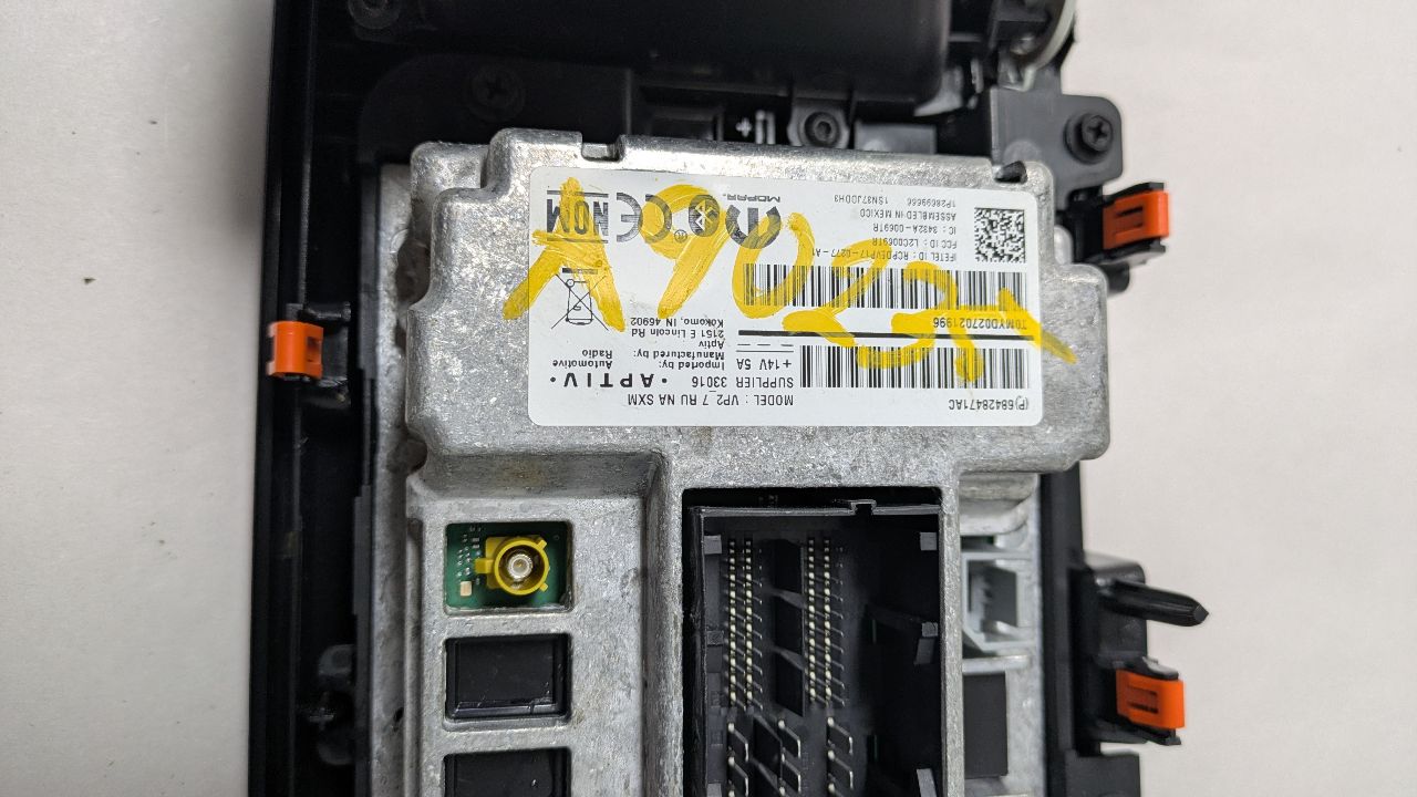 2020 CHRYSLER VOYAGER 3.6L 6cyl VVT Radio Audio - 414083 — photo 5