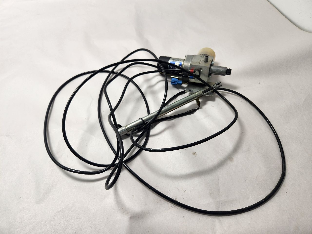 2008 BMW 760i Lid Motor and Pump - 416154 — photo 1