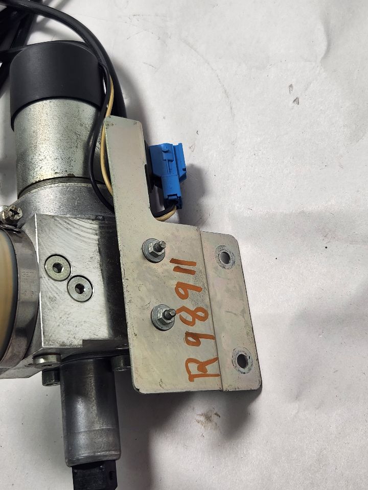 2008 BMW 760i Lid Motor and Pump - 416154 — photo 4