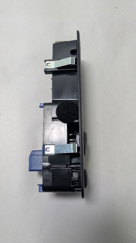 2014 DODGE DART 4cyl Gasoline 2.4 Front Door Switch - 417105 — photo 2