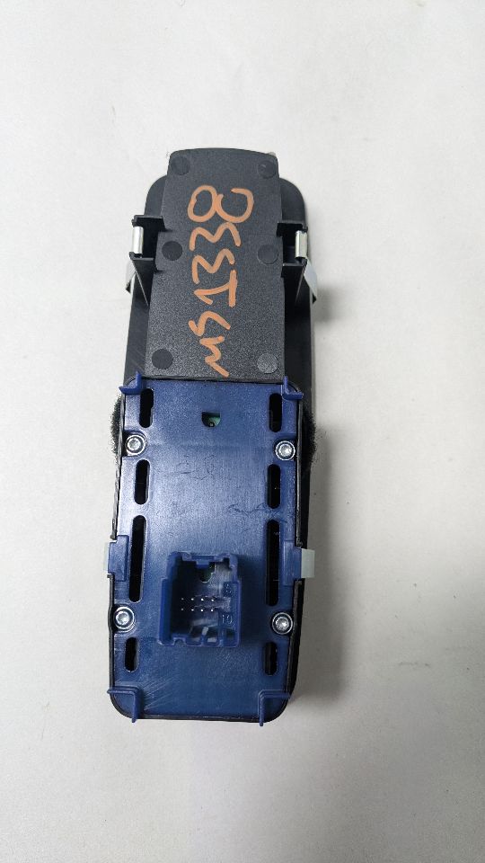 2014 DODGE DART 4cyl Gasoline 2.4 Front Door Switch - 417105 — photo 4
