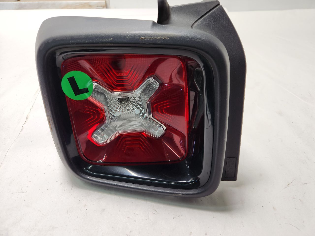 2017 JEEP RENEGADE 2.4L 4cyl Gasoline VVT Left TAIL LAMP - 417207