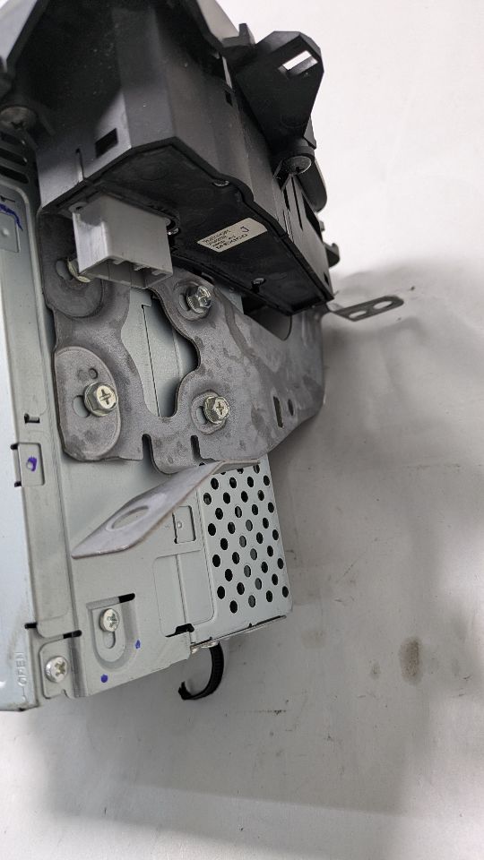 2011 ACURA TL 3.5L 6cyl Gasoline VVT Radio Audio - 418008 — photo 4