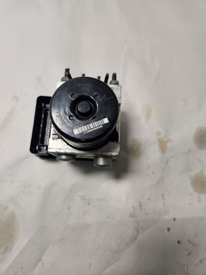 2010 GMC CANYON 5cyl gasoline 3.7 Anti-lock Brake Pts - 418050 — photo 1