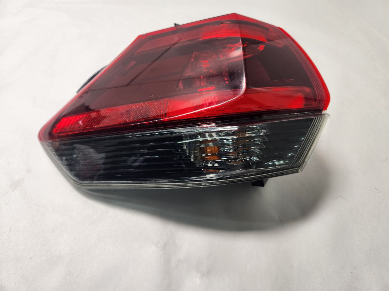 2018 NISSAN ROGUE 2.5L 4cyl Gasoline VVT Left TAIL LAMP - 418506