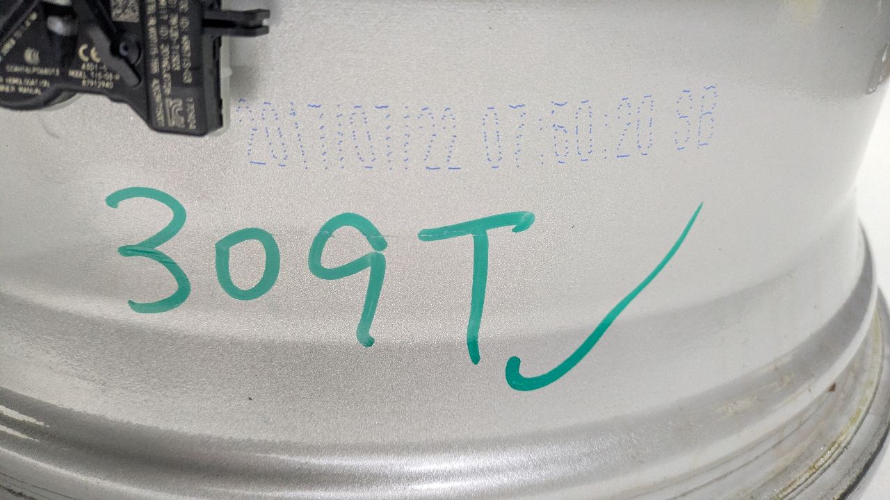 2018 JEEP COMPASS 2.4L 4cyl Gasoline VVT WHEEL - 418607 — photo 4