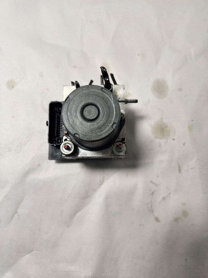 2011 SUZUKI KIZASHI 4cyl Gasoline 2.4 Anti-lock Brake Pts - 418714