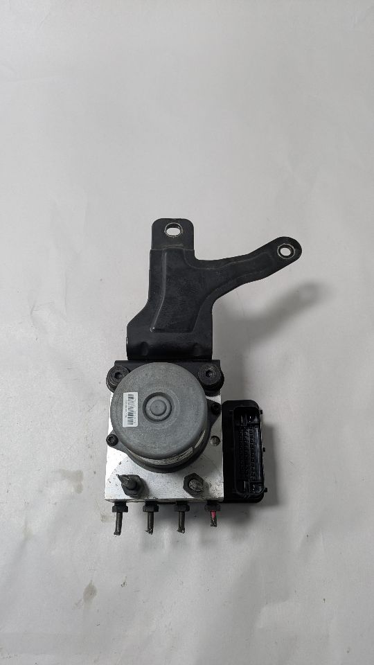 2013 HYUNDAI VELOSTER 1.6L 4cyl Turbo Gasoline Anti-lock Brake Pts - 420444