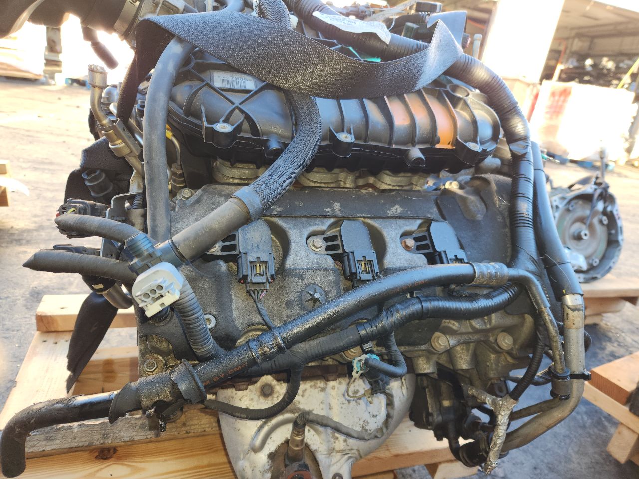 2015 CHEVROLET TRAVERSE 6cyl Gasoline 3.6 ENGINE ASSEMBLY - 421238 — photo 4