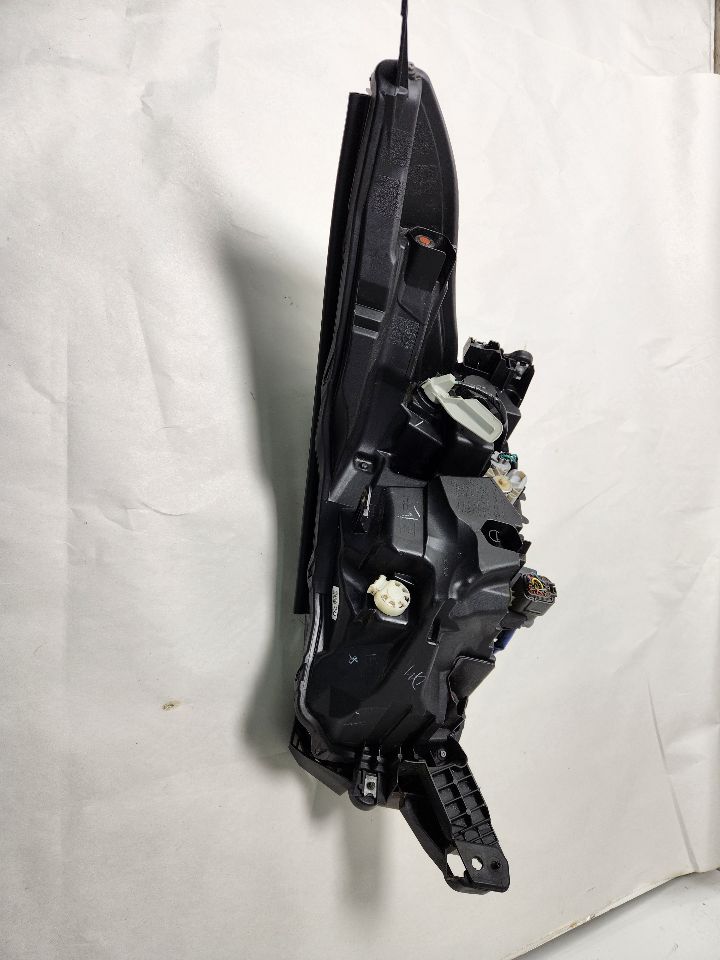 2020 SUBARU LEGACY Right HEADLAMP ASSEMBLY - 422185 — photo 4