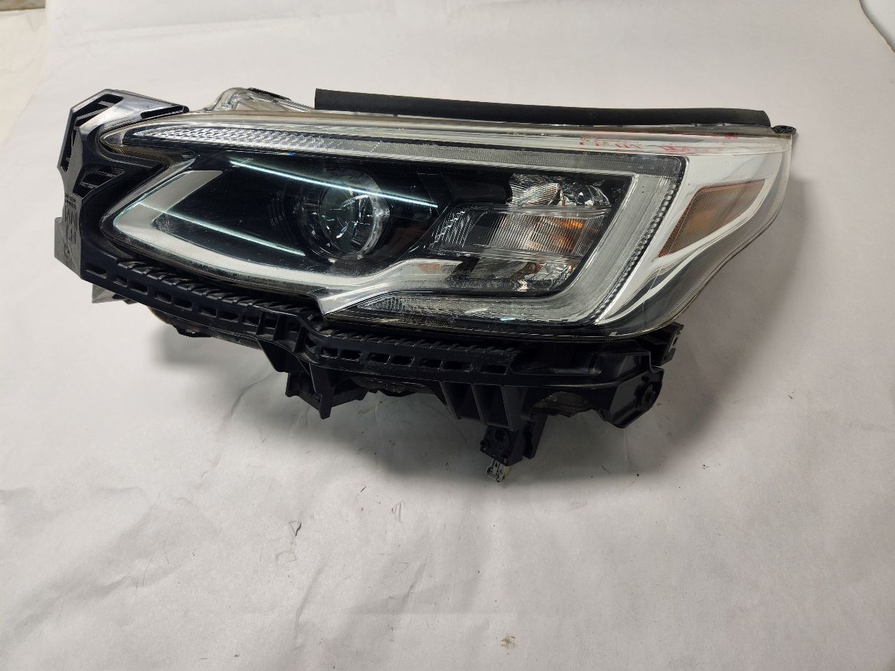 2020 SUBARU LEGACY Left HEADLAMP ASSEMBLY - 422196 — photo 1