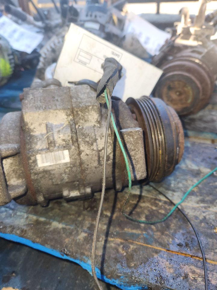 2011 GMC SAVANA 3500 VAN 8cyl Gasoline 4.8 AC COMPRESSOR - 423516 — photo 4