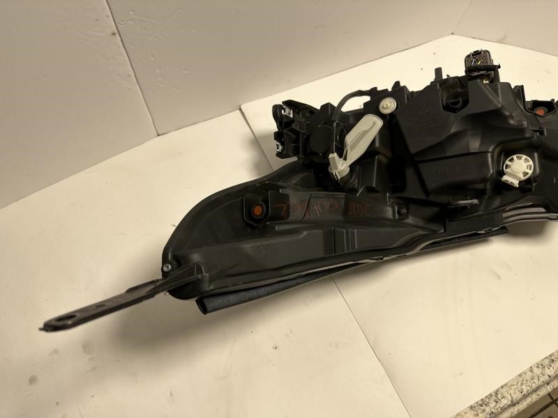 2020 SUBARU LEGACY Right HEADLAMP ASSEMBLY - 424 — photo 4