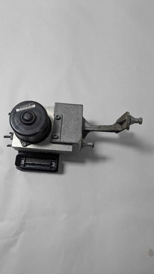 2004 MERCEDES-BENZ C-CLASS 4cyl Supercharged 1.8 Anti-lock Brake Pts - 425126 — photo 1