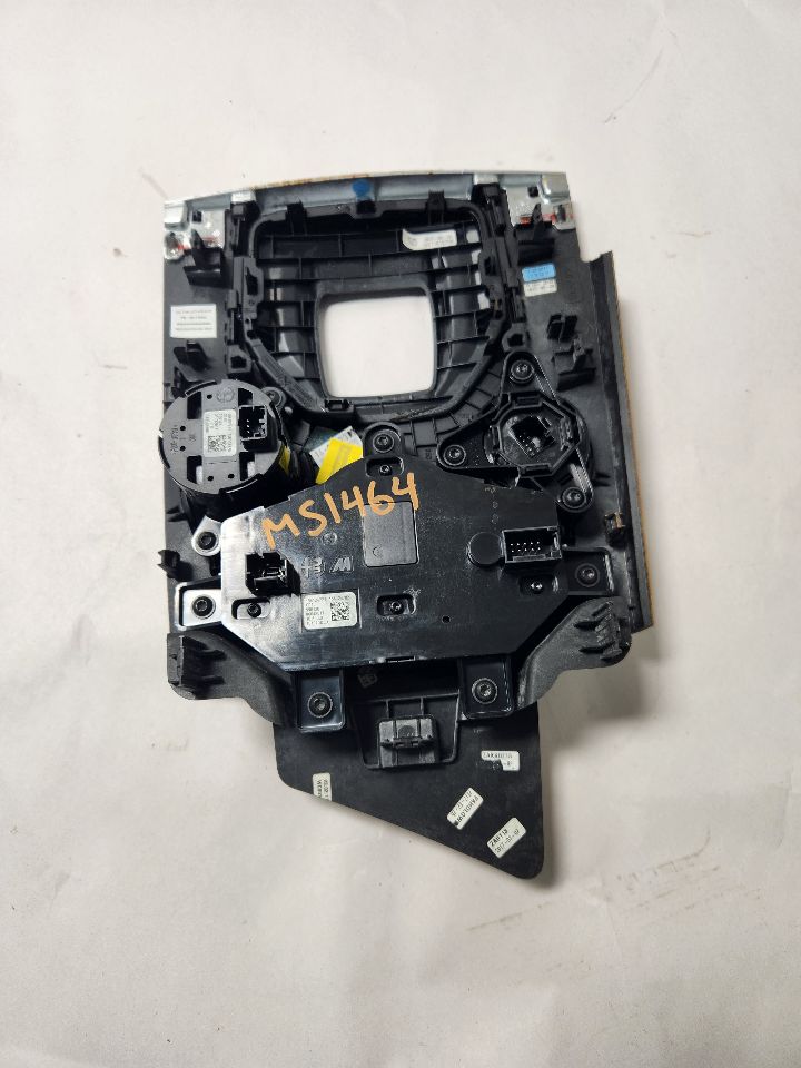 2017 ALFA-ROMEO GIULIA 2.0L 4cyl Turbo Gasoline Console, Front - 426136 — photo 2