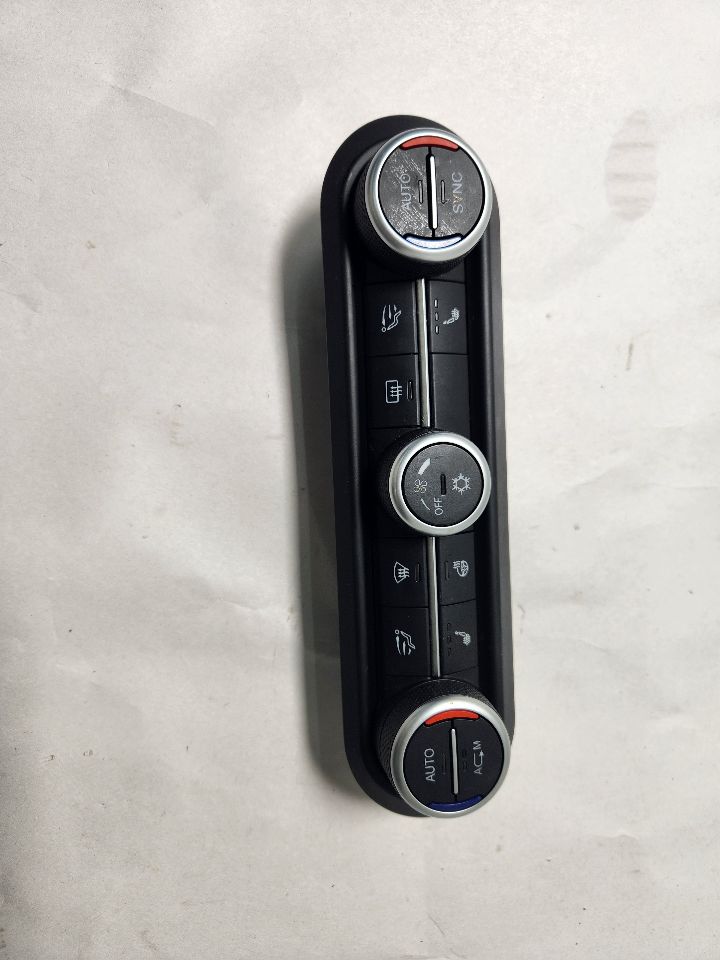 2017 ALFA-ROMEO GIULIA 2.0L 4cyl Turbo Gasoline TEMP CONTROL - 426140 — photo 1