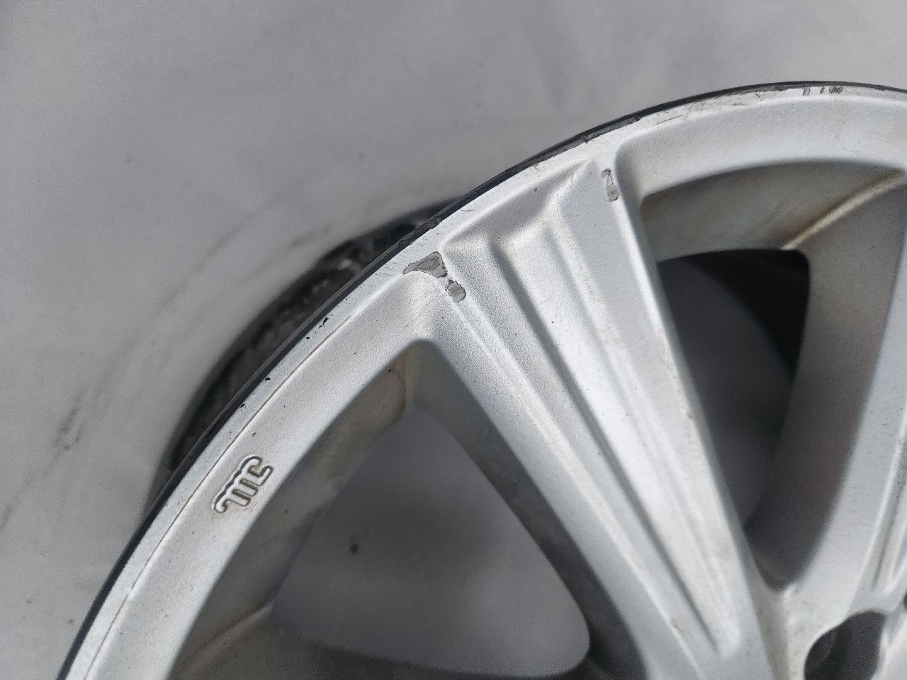 2012 SUBARU LEGACY 4cyl Gasoline 2.5 WHEEL - 426608 — photo 6