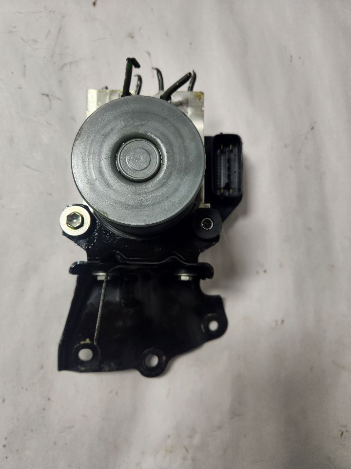 2013 TOYOTA RAV4 4cyl Gasoline 2.5 DOHC Anti-lock Brake Pts - 427119