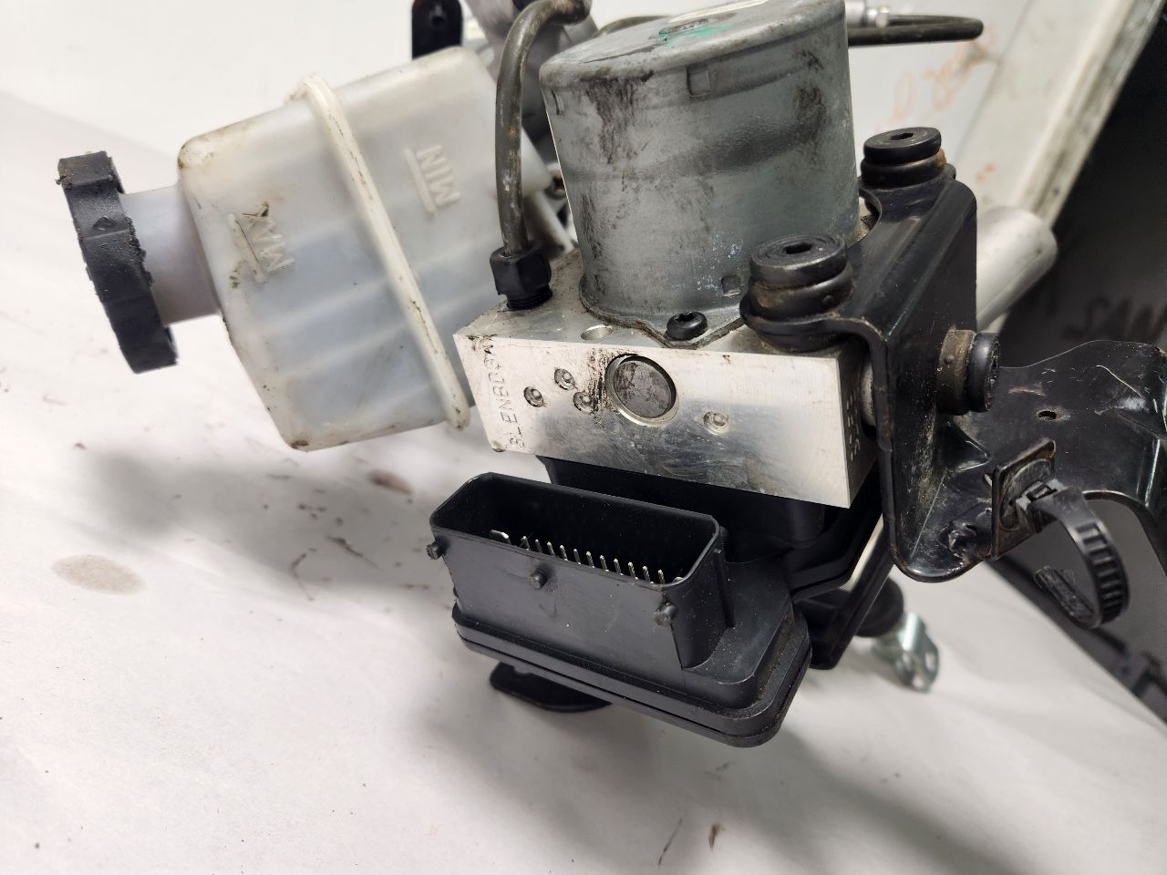 2014 KIA OPTIMA Anti-lock Brake Pts - 428101 — photo 4