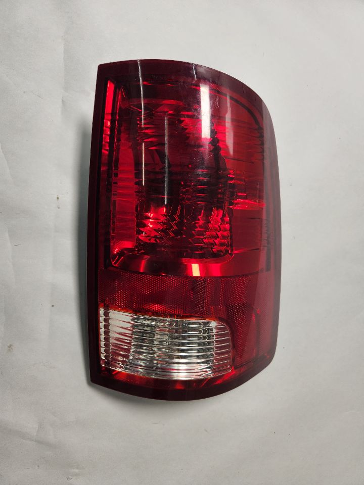2011 DODGE 1500 PICKUP 8cyl Gasoline 5.7 HEMI Right TAIL LAMP - 428134 — photo 1