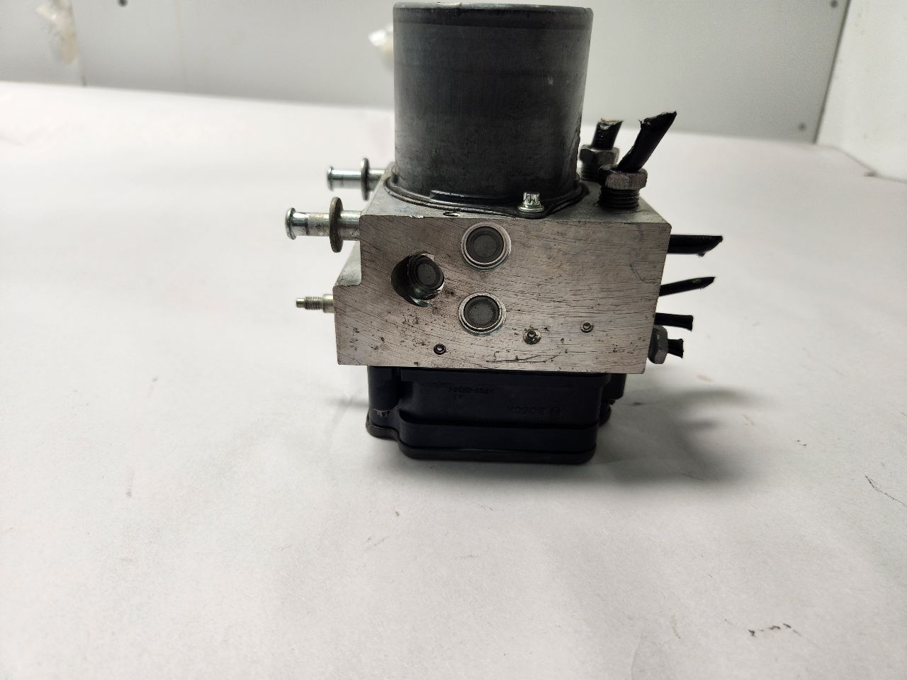 2017 CHEVROLET VOLT Anti-lock Brake Pts - 428570 — photo 2