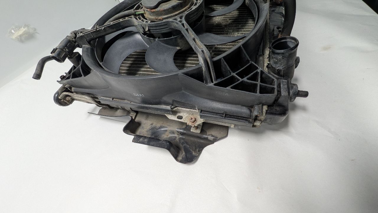 2004 HYUNDAI SONATA Radiators - 428697 — photo 2