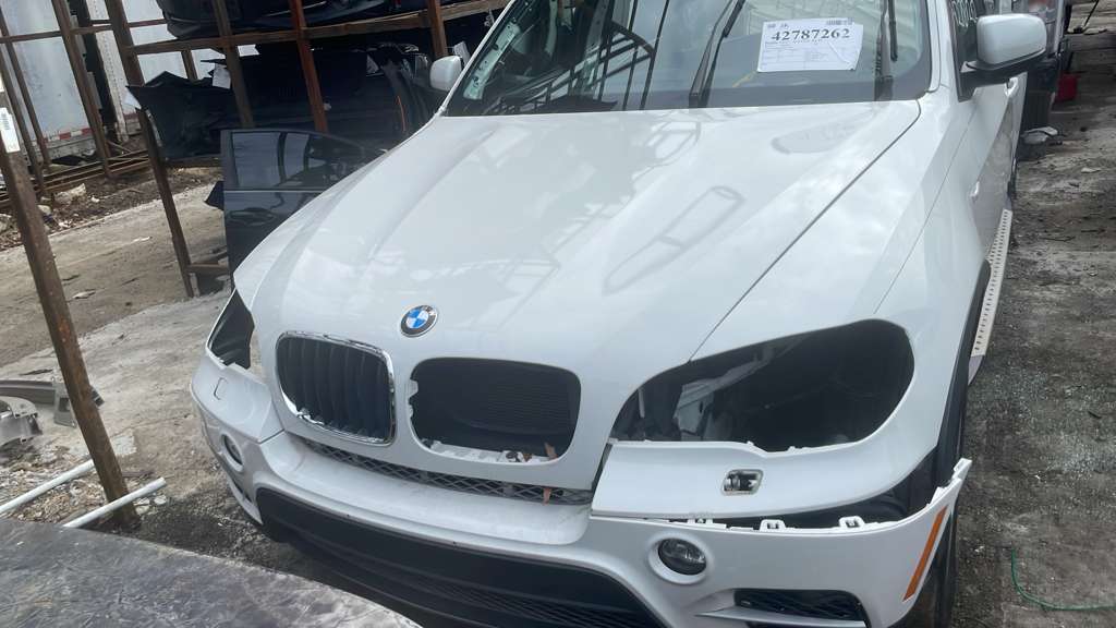 2013 BMW X5 8cyl Gasoline Turbo 4.4 FRAME - 429431 — photo 4