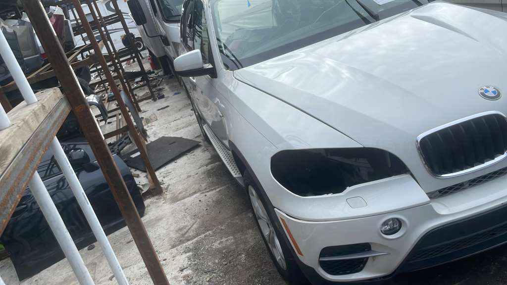 2013 BMW X5 8cyl Gasoline Turbo 4.4 FRAME - 429431 — photo 6