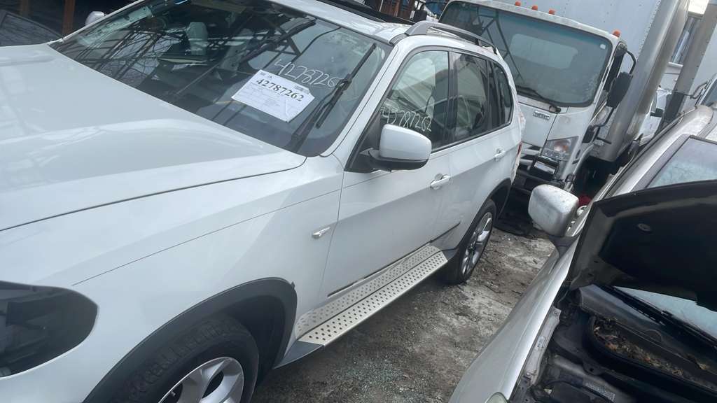 2013 BMW X5 8cyl Gasoline Turbo 4.4 FRAME - 429431 — photo 8
