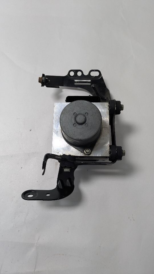2010 MINI COOPER CLUBMAN 4cyl Gasoline Turbo 1.6 Anti-lock Brake Pts - 429886 — photo 1