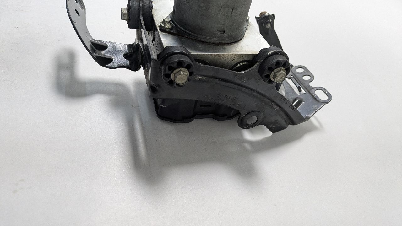 2010 MINI COOPER CLUBMAN 4cyl Gasoline Turbo 1.6 Anti-lock Brake Pts - 429886 — photo 4