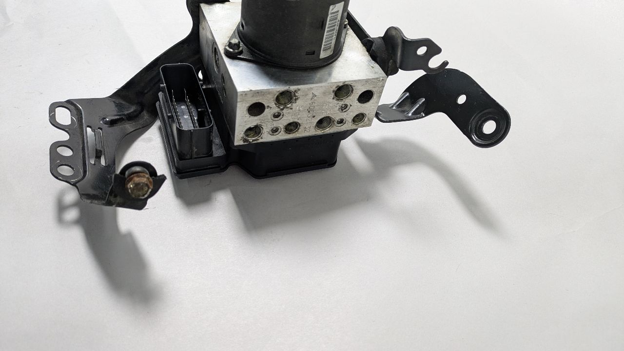 2010 MINI COOPER CLUBMAN 4cyl Gasoline Turbo 1.6 Anti-lock Brake Pts - 429886 — photo 6