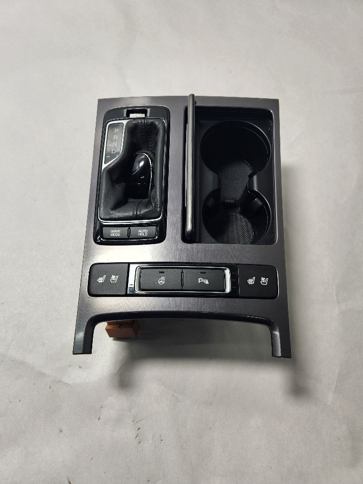 2015 HYUNDAI GENESIS 6cyl Gasoline 3.8 Console, Front - 430312