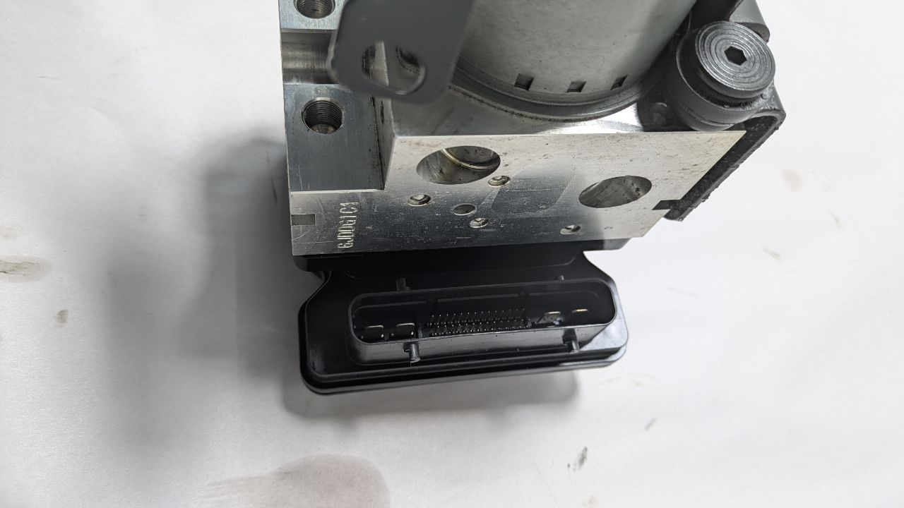 2015 KIA CADENZA 6cyl Gasoline 3.3 Anti-lock Brake Pts - 430338 — photo 3