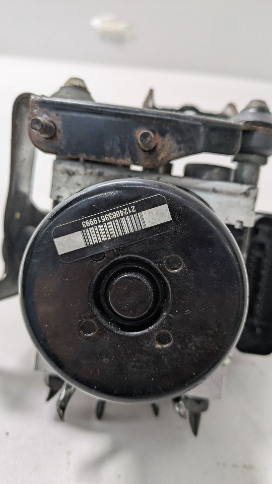 2010 SUBARU LEGACY 4cyl Gasoline 2.5 PZEV Anti-lock Brake Pts - 431654 — photo 2
