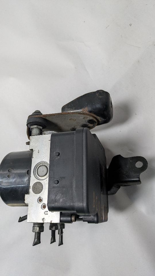 2010 SUBARU LEGACY 4cyl Gasoline 2.5 PZEV Anti-lock Brake Pts - 431654 — photo 4