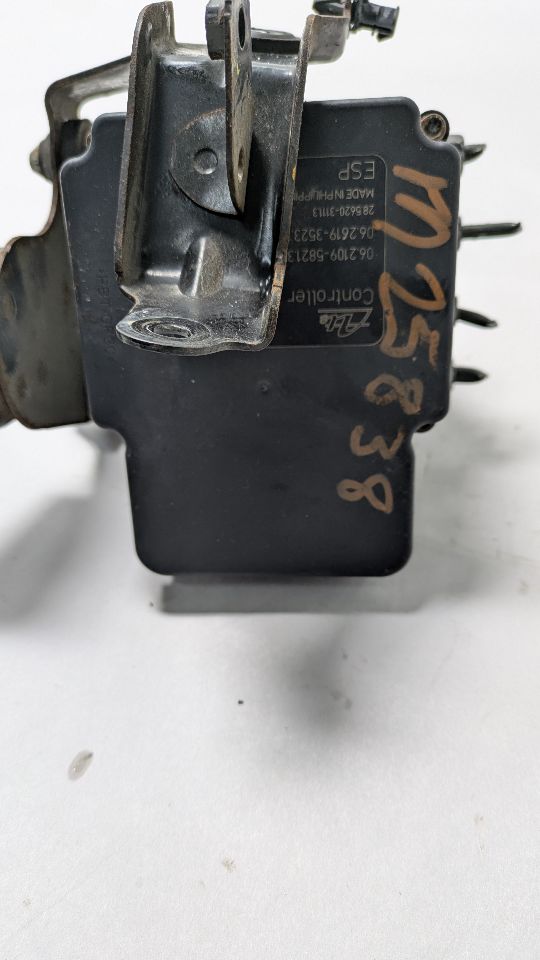 2010 SUBARU LEGACY 4cyl Gasoline 2.5 PZEV Anti-lock Brake Pts - 431654 — photo 7