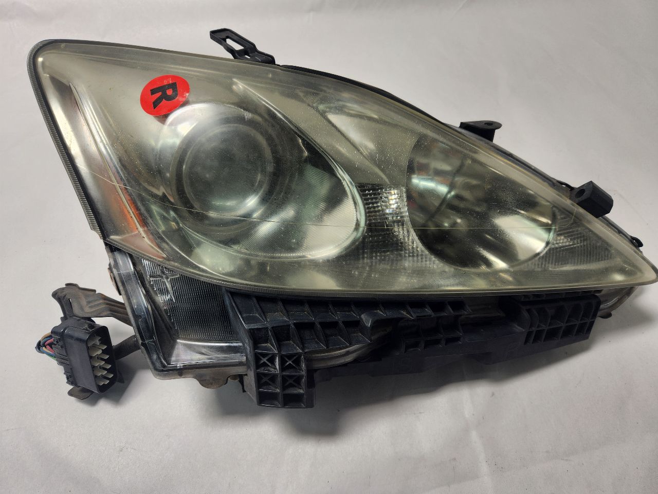 2006 LEXUS IS250 6cyl Gasoline 2.5 Right HEADLAMP ASSEMBLY - 431772 — photo 1