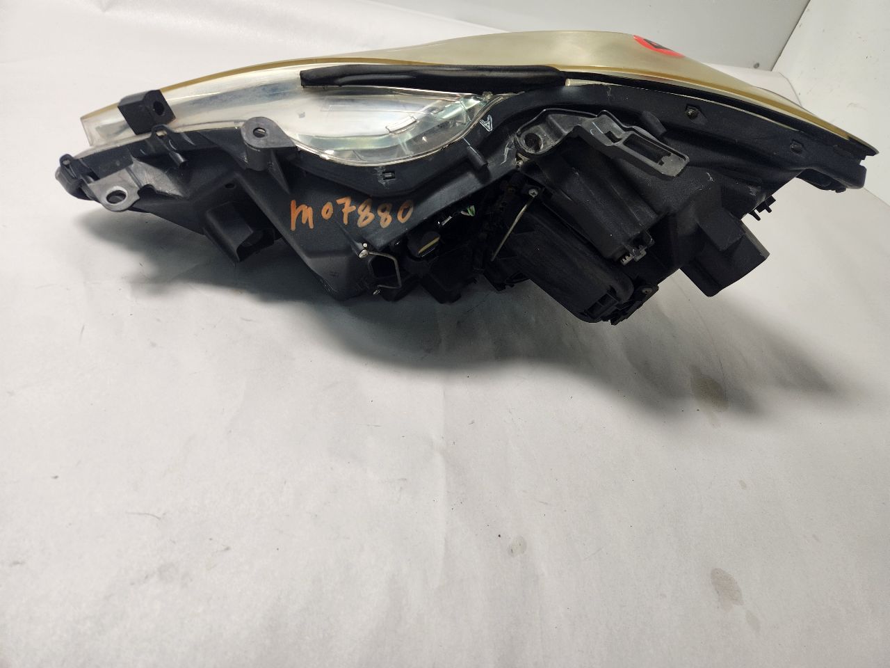 2006 LEXUS IS250 6cyl Gasoline 2.5 Right HEADLAMP ASSEMBLY - 431772 — photo 3