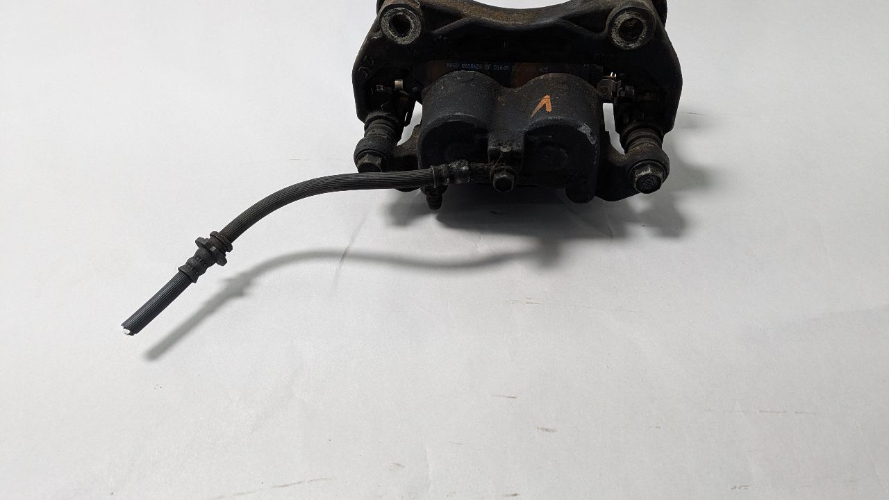 2013 NISSAN PATHFINDER 6cyl Gasoline 3.5 Left CALIPER - 431831 — photo 1