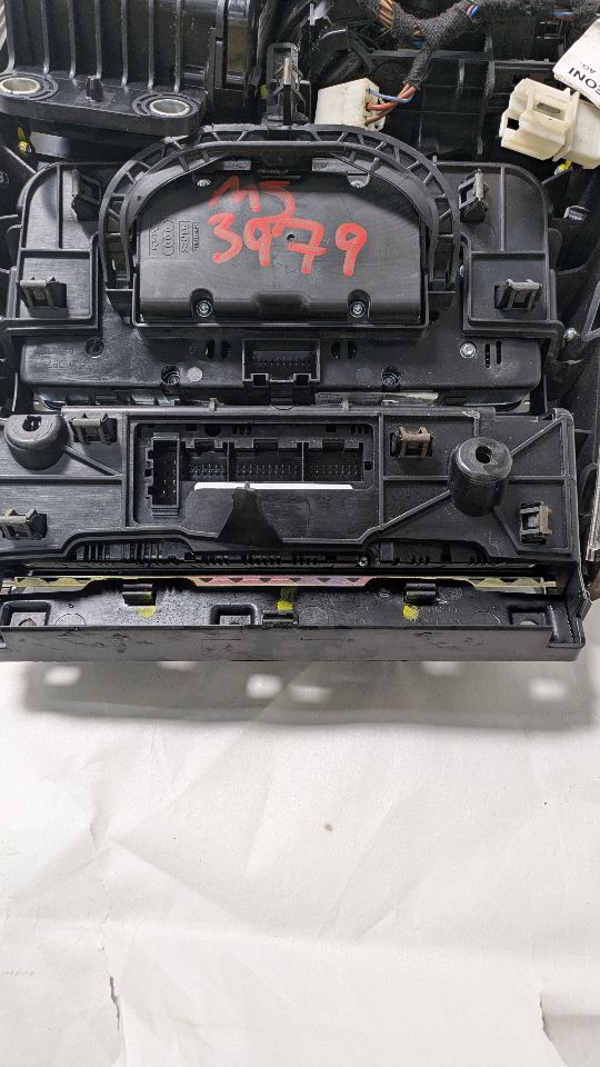 2011 FORD E250 VAN 5.4L 8cyl Gasoline Console, Front - 431836 — photo 5