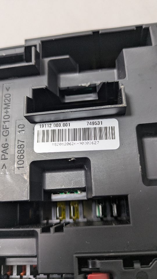 2013 BMW 328i 4cyl Gasoline Turbo 2.0 Fuse Box, Engine - 431864 — photo 3