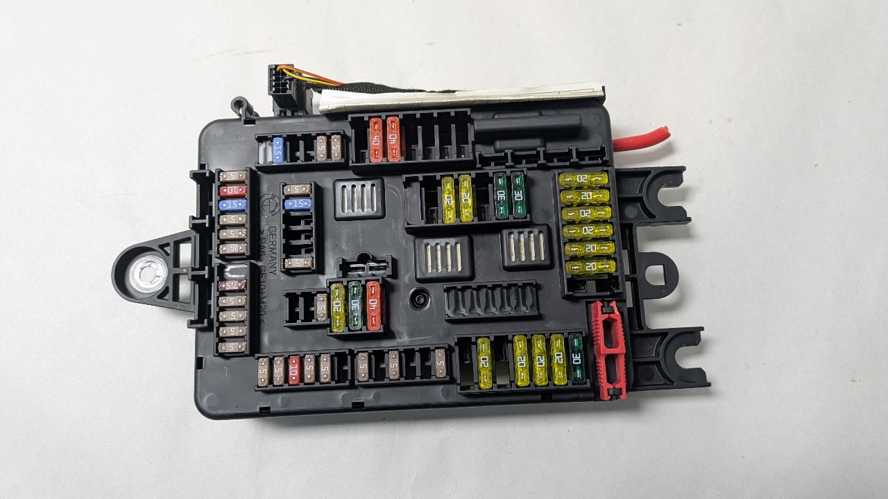 2013 BMW 328i 4cyl Gasoline Turbo 2.0 Fuse Box, Engine - 431864 — photo 6