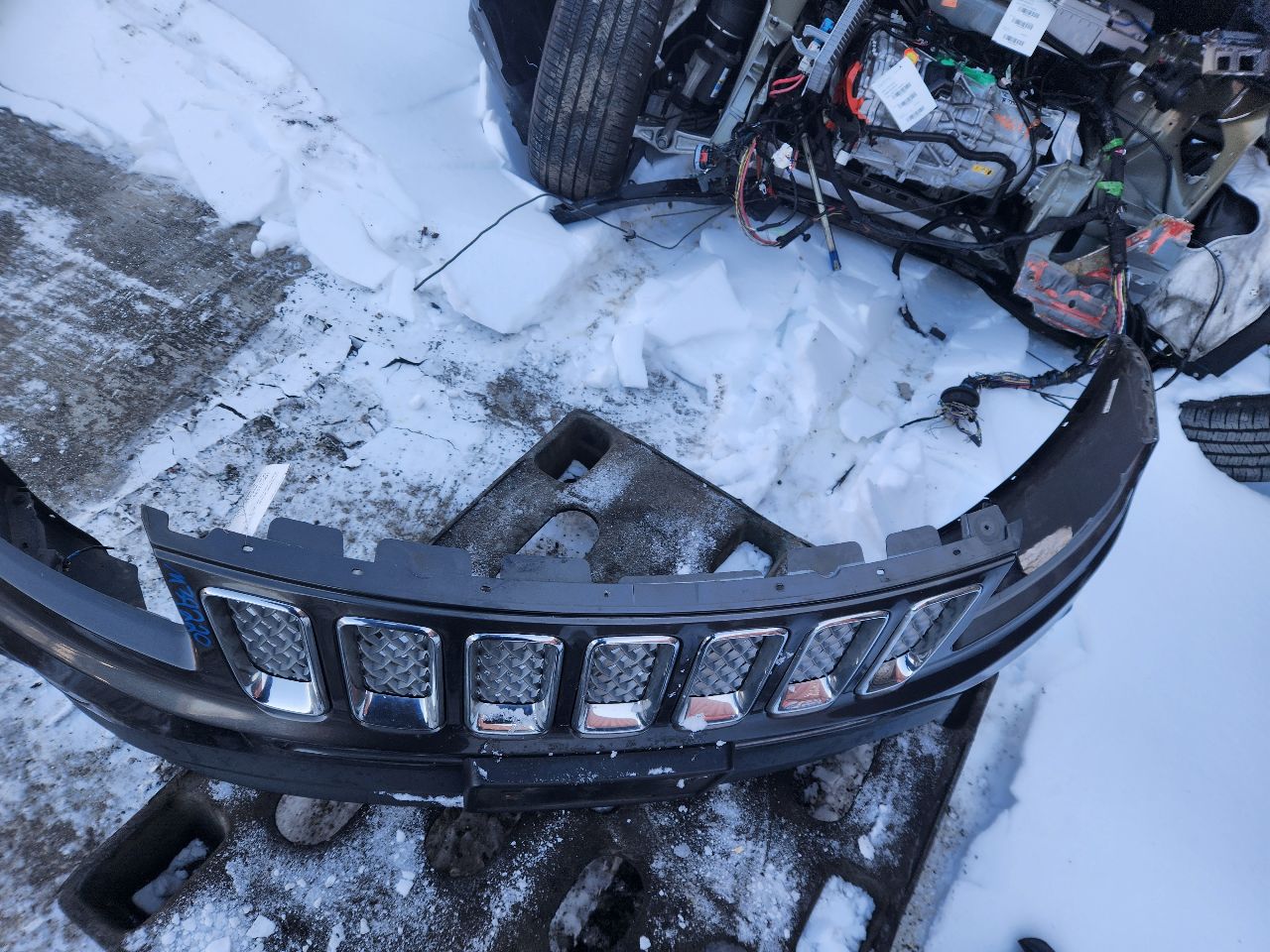 2016 JEEP COMPASS 4cyl Gasoline 2.4 BUMPER ASSY, FRONT - 434466 — photo 4